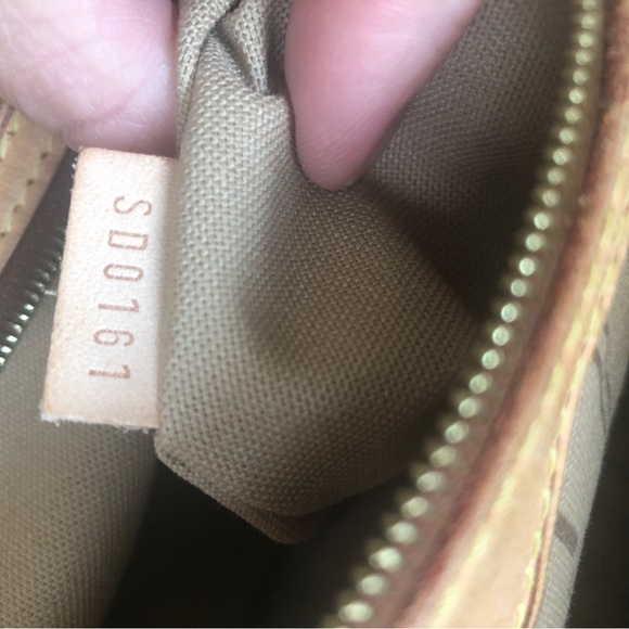 Authentic Louis Vuitton Delightful MM handbag - Picture 7 of 15